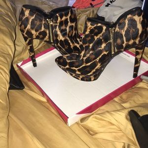 Jessica Simpson Leopard booties